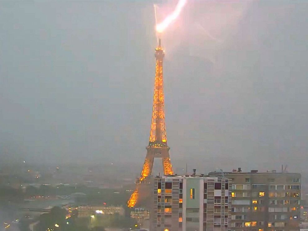 paris-lightning-eiffel-tower3-ml-180530_hpMain_4x3_992